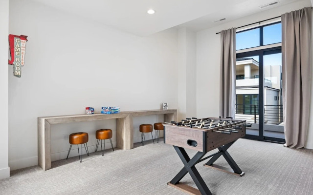 The Dugout 8 Bedroom Home