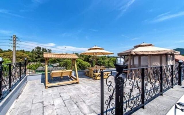 Jeju Dongbackdongsan Pension