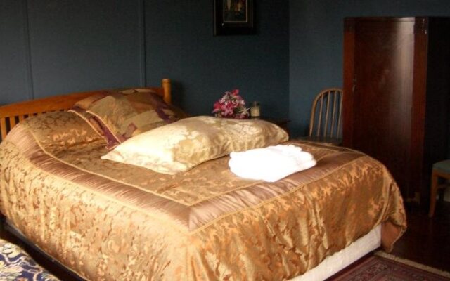 Ubon Thai Victorian Inn & Restaurant