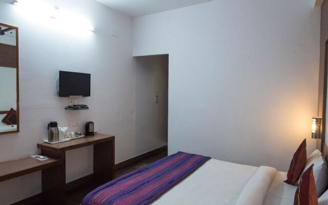 OYO 10323 Hotel Gorbandh