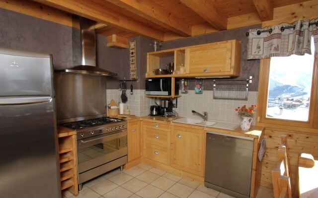 Comfortably Furnished Chalet Just 80 m. From the Slopes