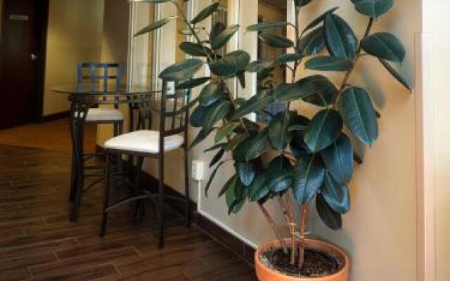 The Garibaldi House Inn & Suites