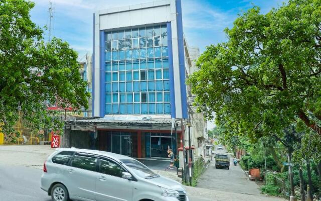 OYO 90390 Hotel Rd Premium