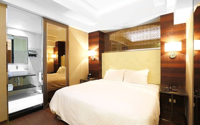 Royal Group Hotel Ho Yi Branch