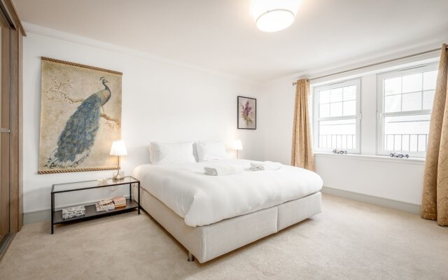 Kinness House, Luxury Apartment with Parking