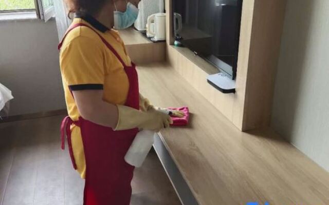 Super 8 Hotel (Beijing Changping Subway Station)