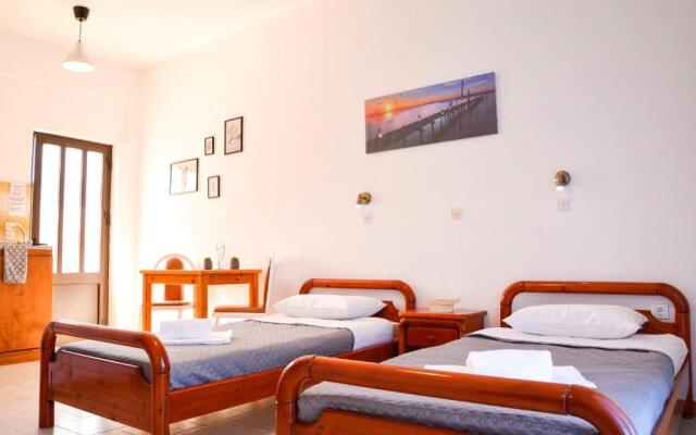 Mejanis Apartments by Corfuescapes