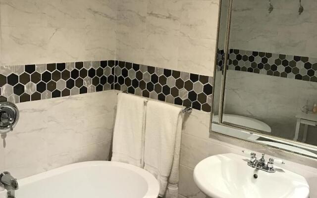 Colonial 154 H Boutique