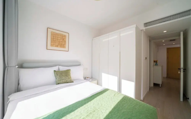 Tyms Xujiahui 2BR Apt Near Metro