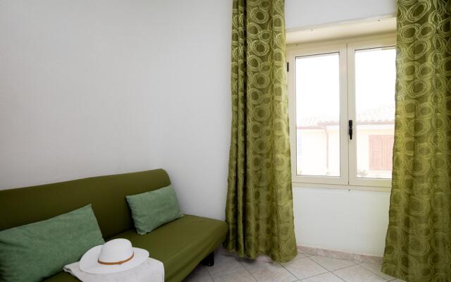 Casa Bata in Budoni with 1 bedrooms and 1 bathrooms