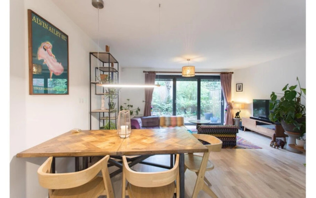 Trendy & Bright Bohemian House in Forest Hill