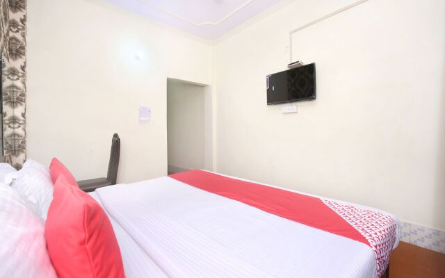 OYO 10376 Hotel Golden Inn