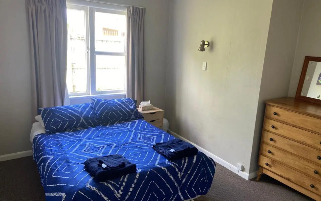 3-bedroom unit within walking distance to city