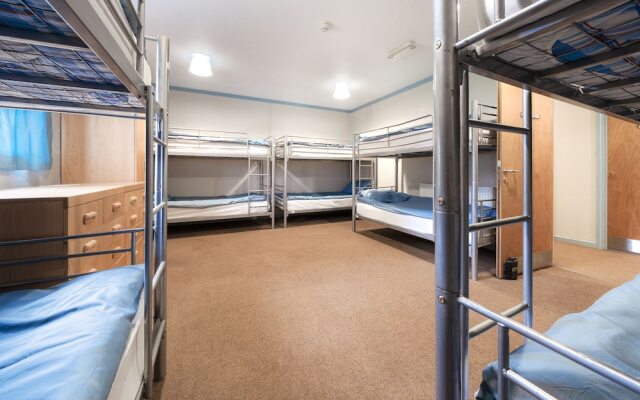 Bunkhouse/20bedroom/sleeps85/4acre/gamesroom/wifi