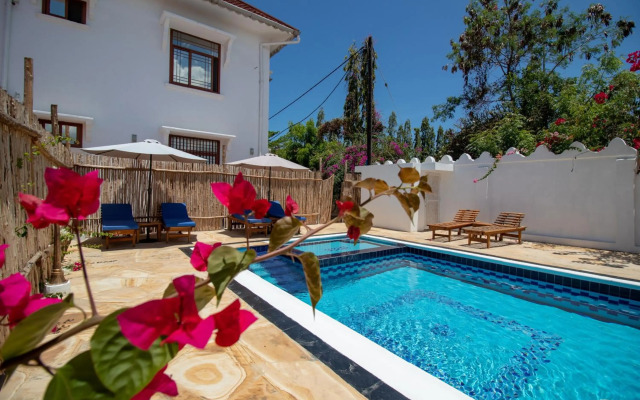 Sunny Palms Beach Bungalows