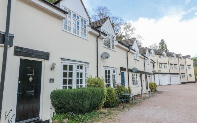 4 Wye Rapids Cottages