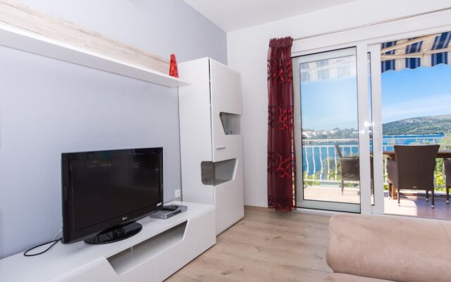 "new Beach 4 Star Luxury Apartment 3 Bedrooms 3 Bathrooms, Free Boat Berth"