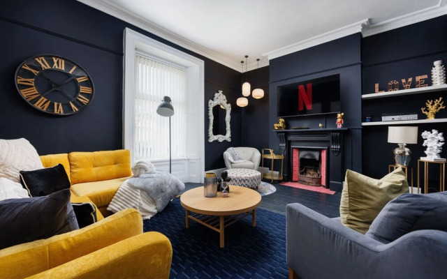 Luxurious 4 Bed House - Sleeps 8