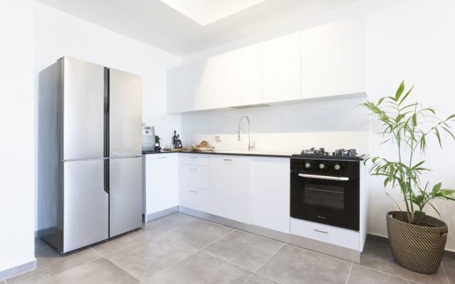 AirTLV - Menachem Begin Apartment