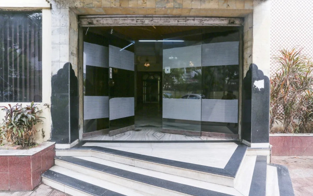 OYO 27783 Hotel Rajmahal Inn
