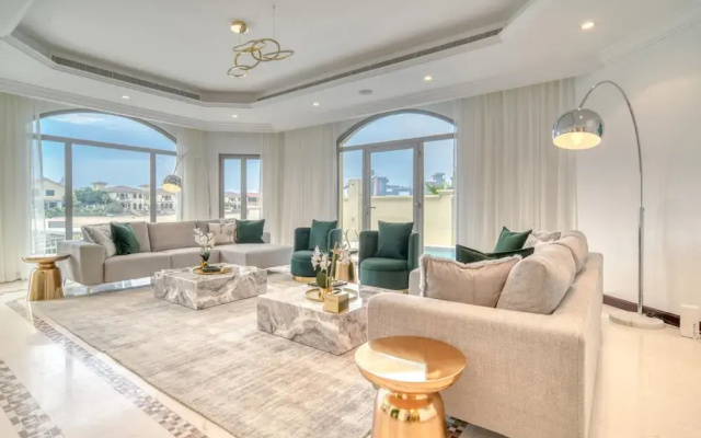 Beachfront 5BR Villa w Private Pool at the Palm