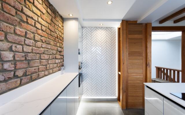 Bright Maida Vale Apartment