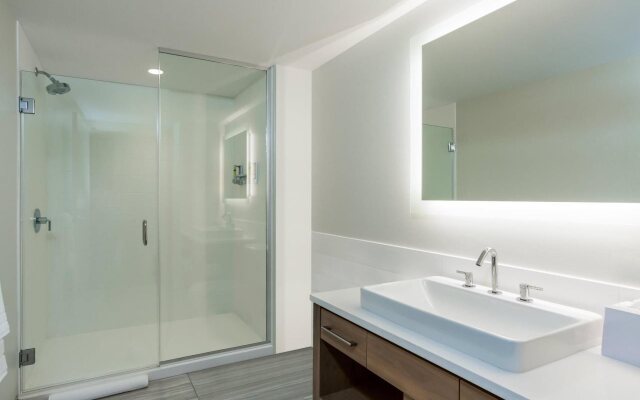 Element Austin Downtown