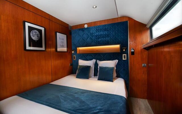 VIP Paris Yacht Hotel