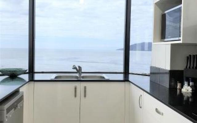 Cairns Ocean View Apartment
