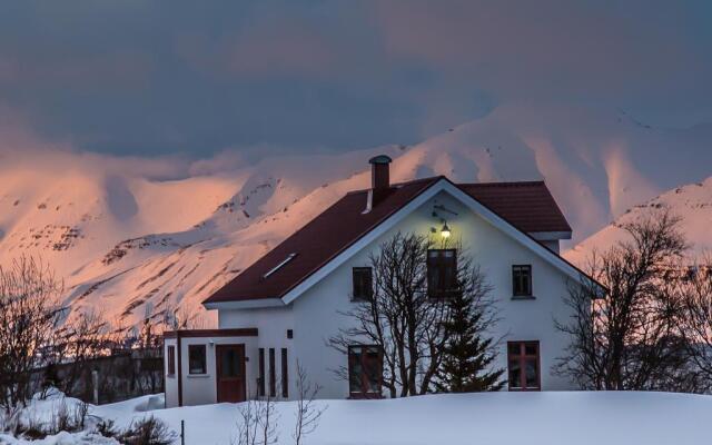 Karlsá Lodge