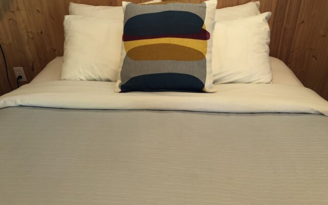 The Piccadilly Motel