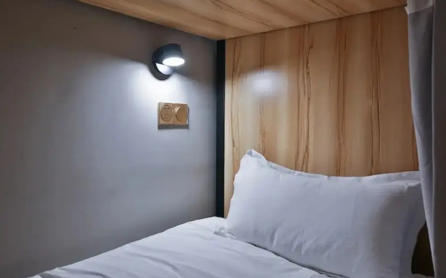 Shanghai Pengpai Art Youth Hotel