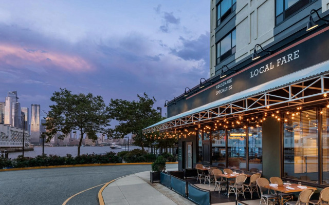 Sheraton Lincoln Harbor Hotel