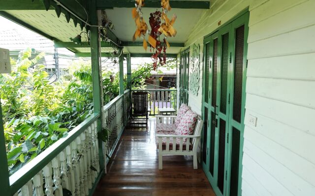 Baanrak Amphawa Homestay