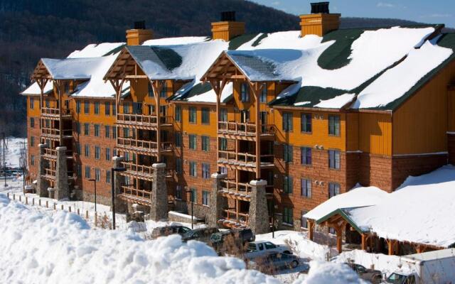 Hope Lake Lodge & Indoor Waterpark