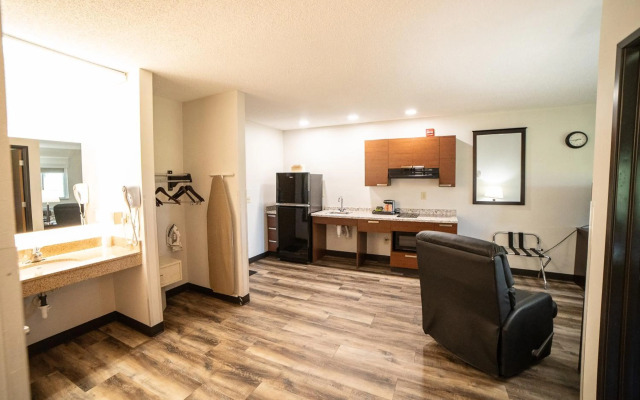 Quality Inn & Suites Watertown near Prairie Lakes Ice Arena