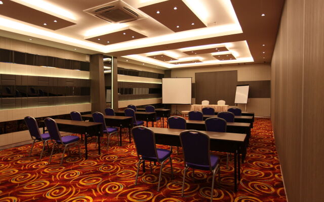 W Three Premier Hotel Lagaligo