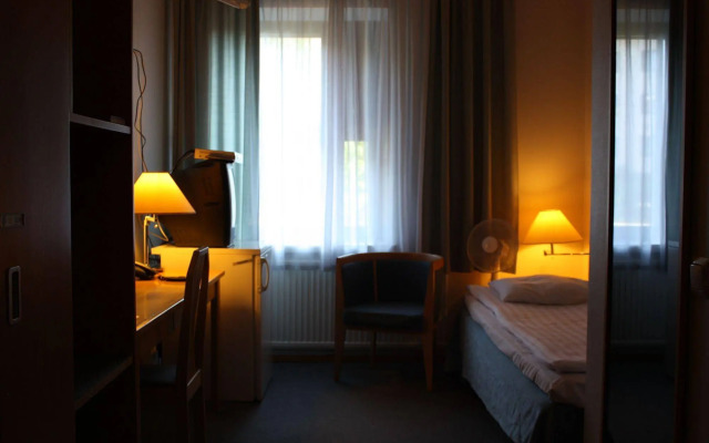 Summer Hotel Tott