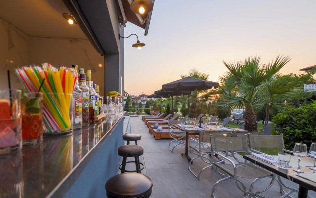 Yakinthos Hotel