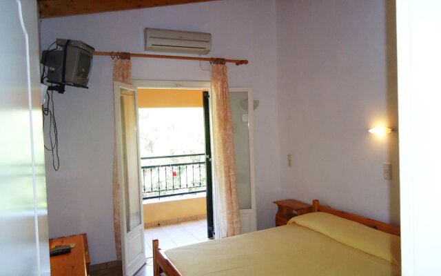Almyra Apartments & Studios
