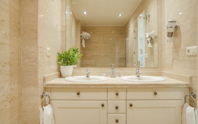 Esmeralda Coral Beach Marbella 2 bed Apt