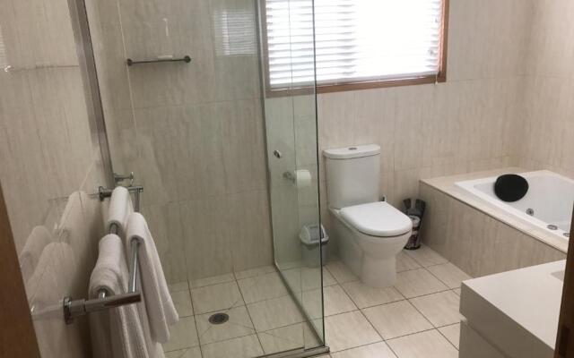 Lakeside Chalet & Studio