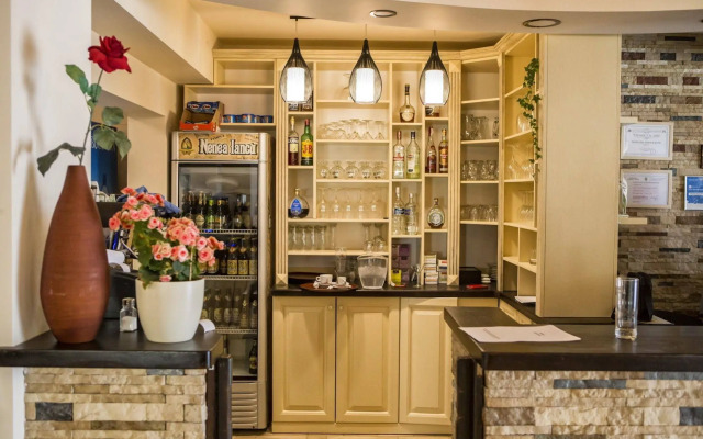 Armonia by Aristocratis