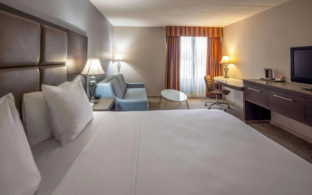 Radisson Hotel Hauppauge-Long Island - Image 4