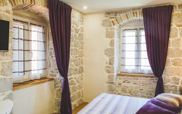 Sir George Luxury Suites