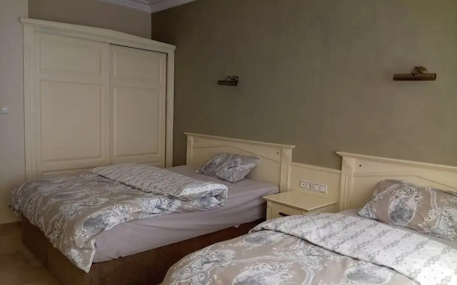 AL002 by Villaofsummer