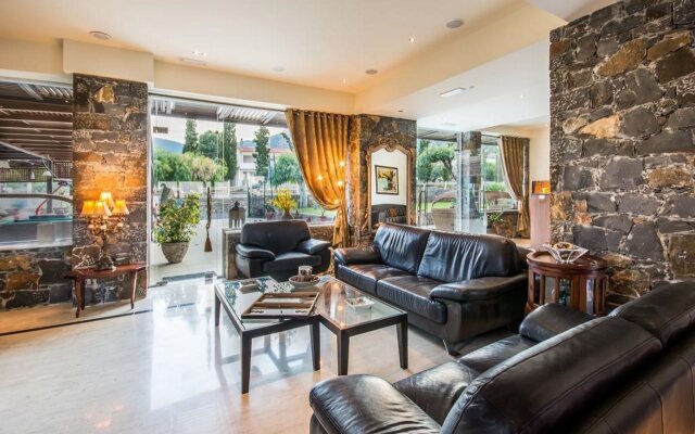Dias Luxury Studios & Apartments