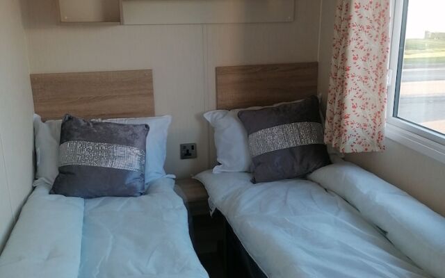 4-bedroom Caravan/static Home in Clacton-on-sea