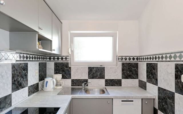 Modern Apartment With Private Pool in Maslenica
