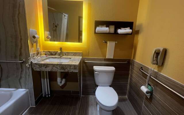 Super 8 by Wyndham Pasadena
